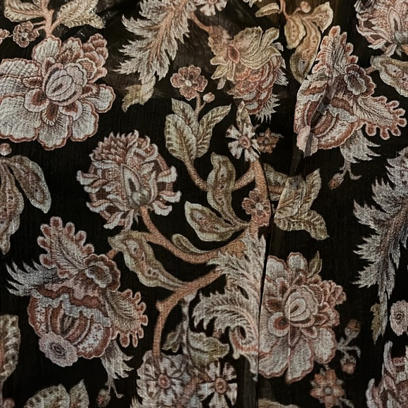 Gorgeous romper - Picture 2 of 3